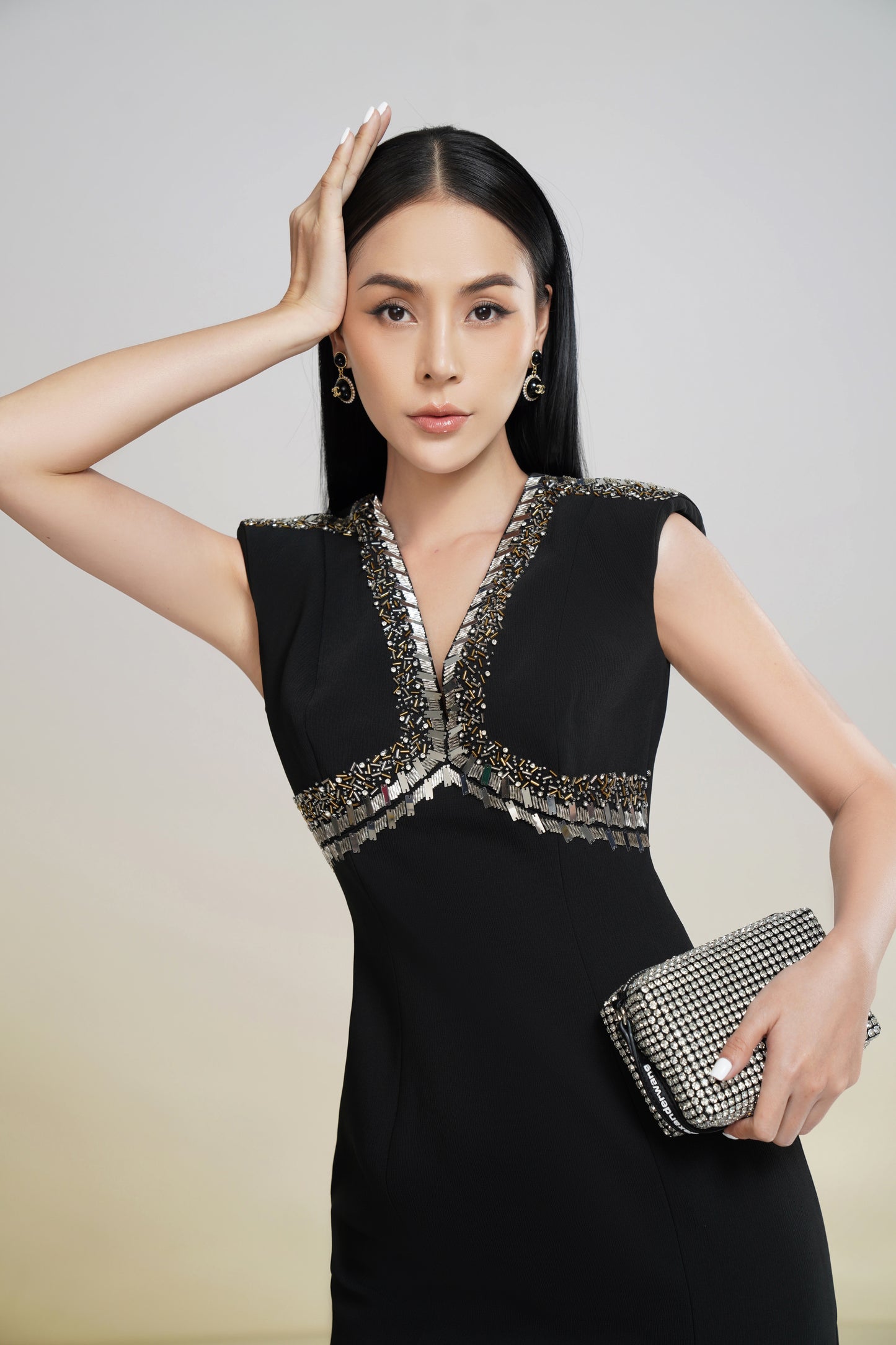 Glamorous Black Sleeveless V-Neck Dress with Metallic Embellishments