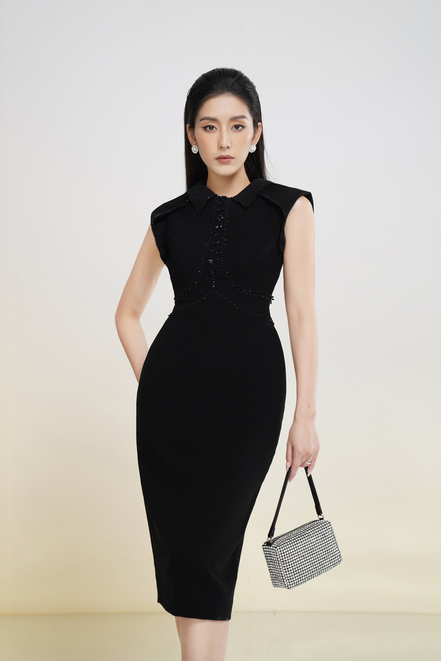 Black Midi Dress with Collar and Sleeveless Design