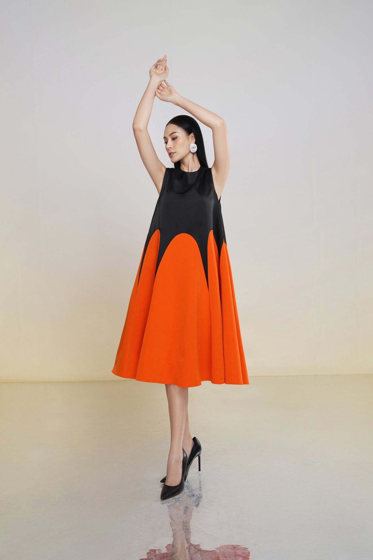 Sleeveless Black and Orange A-Line Midi Dress with Colorblock Design