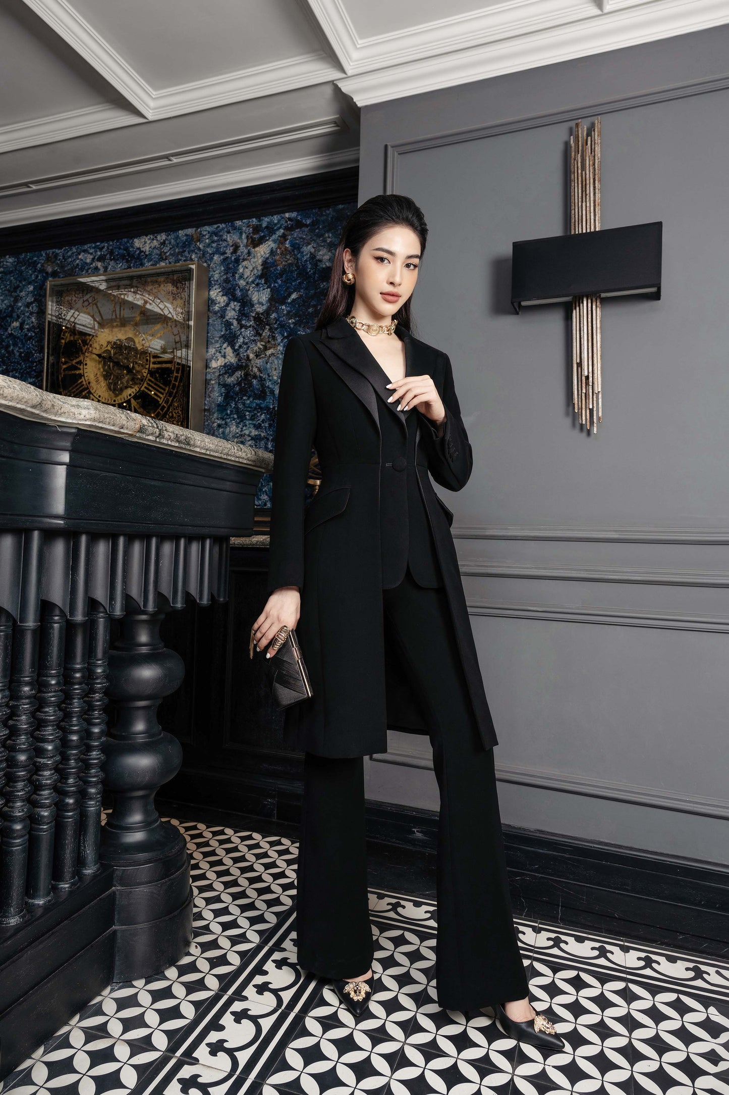 Black Tailored Suit Set with Long Blazer and Wide-Leg Pants