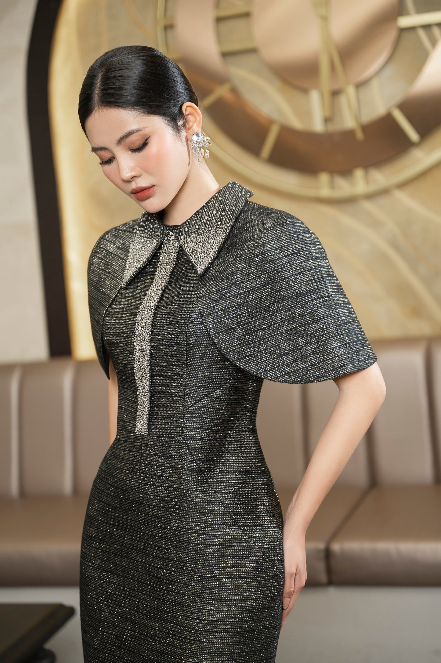 Elegant Grey Tweed Midi Dress with Sparkling Collar and Cape Sleeves