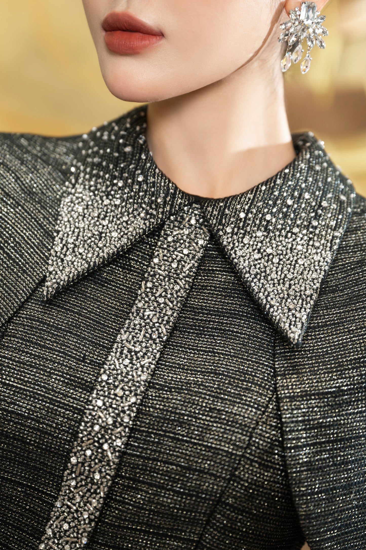 Elegant Grey Tweed Midi Dress with Sparkling Collar and Cape Sleeves