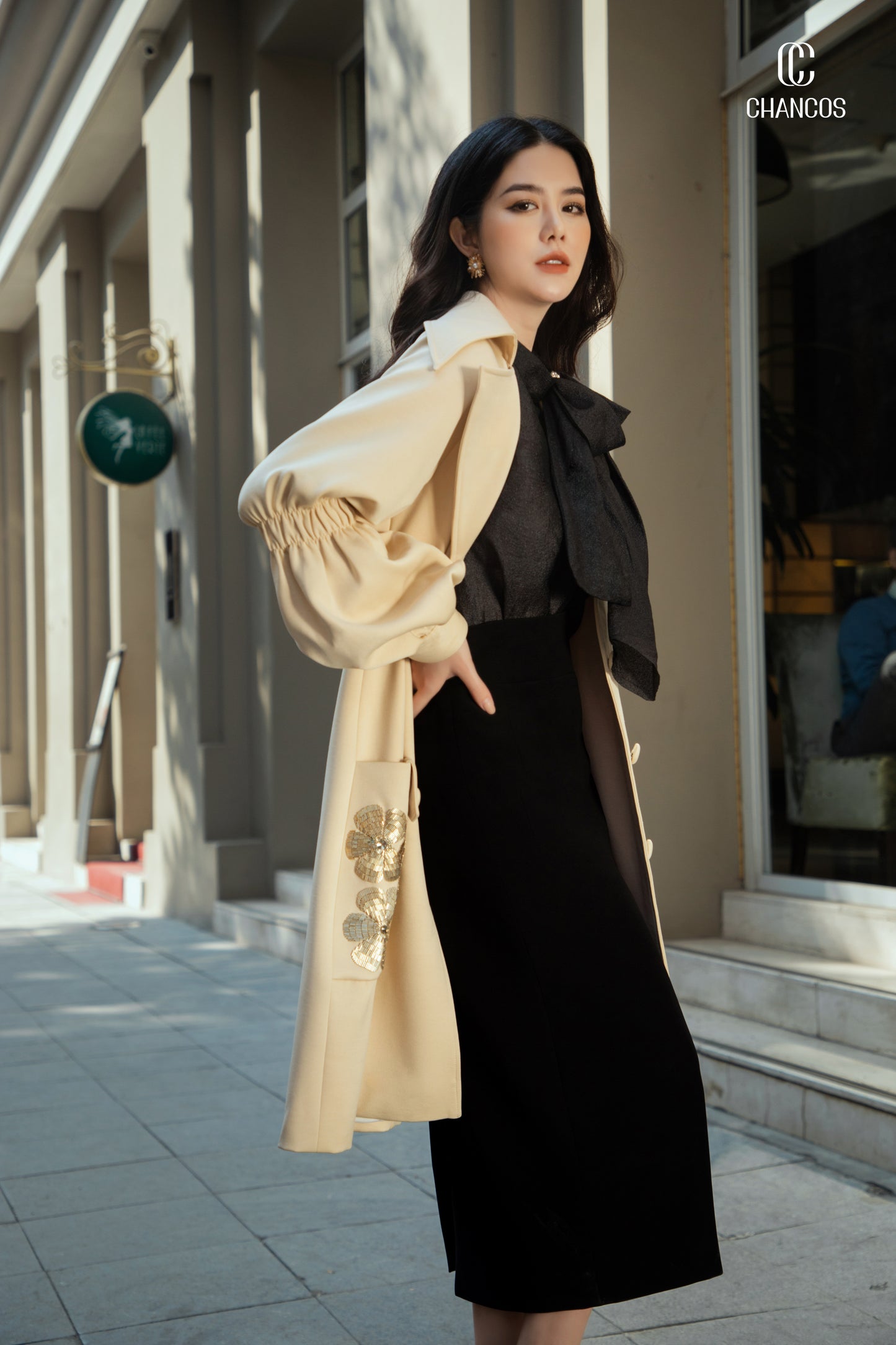 Chic Beige Trench Coat with Puff Sleeves