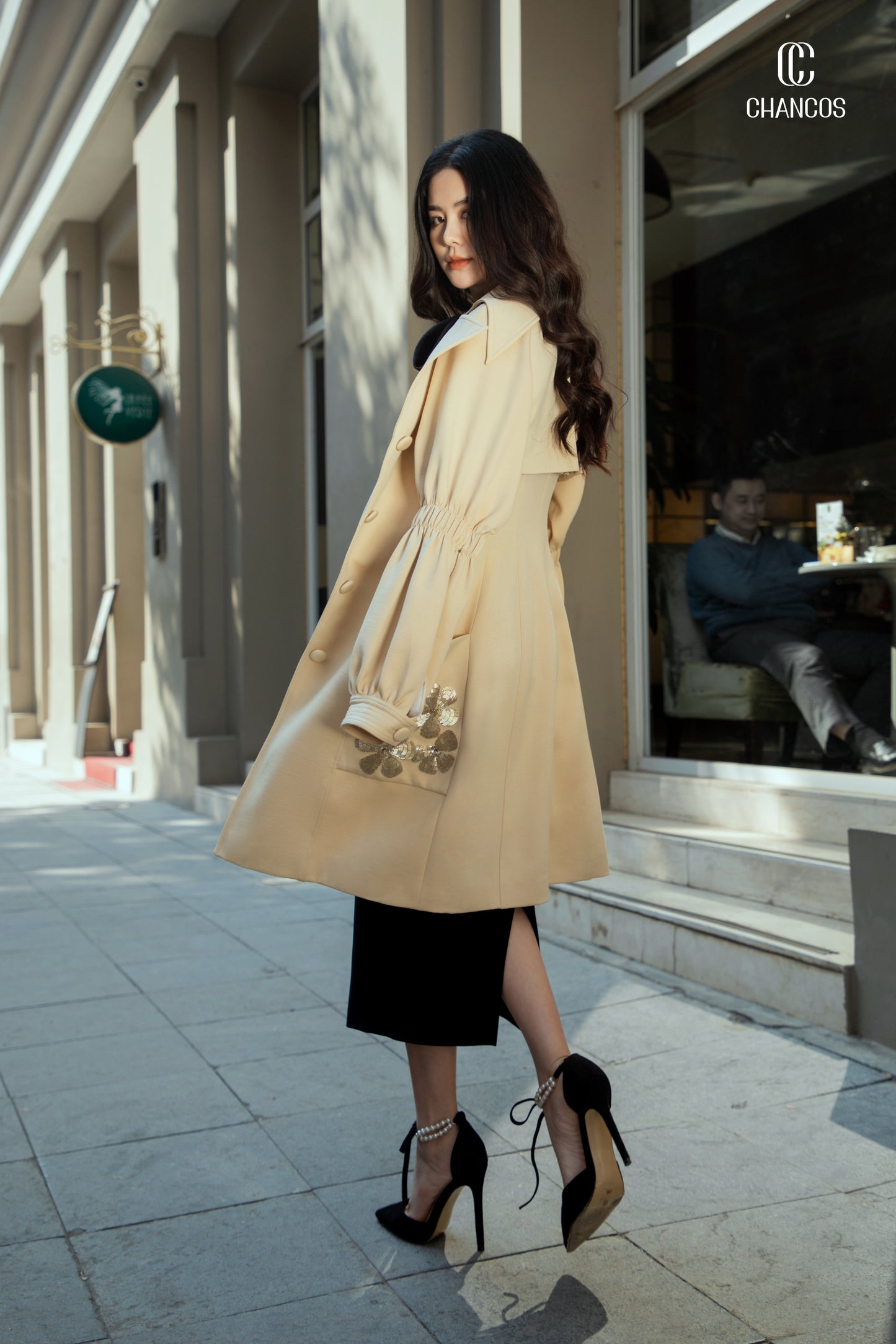 Chic Beige Trench Coat with Puff Sleeves