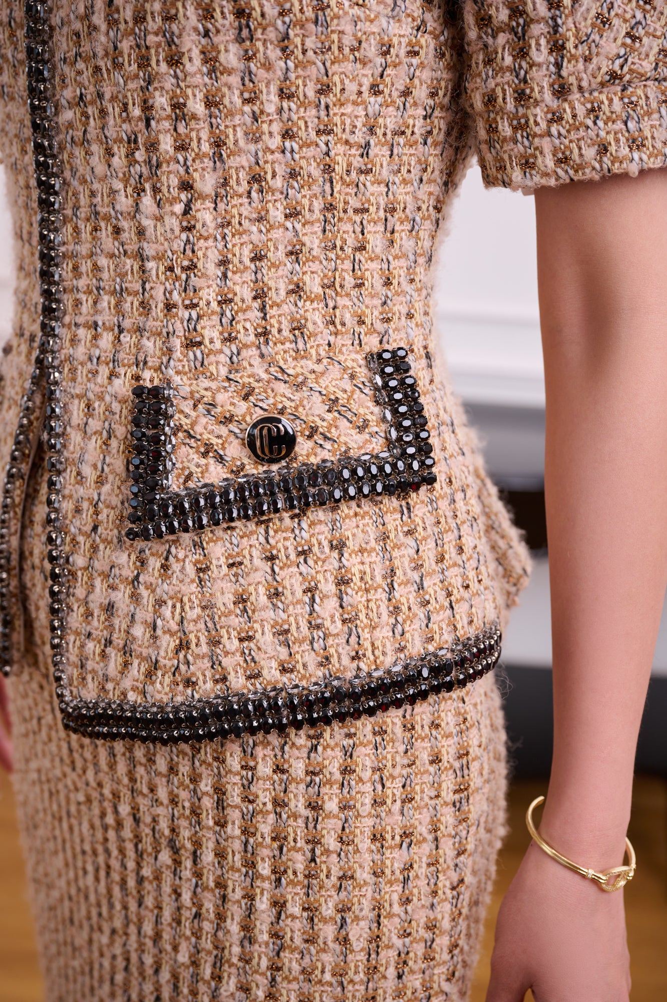 Tweed Two-Piece Suit with Short Sleeves and Pencil Skirt