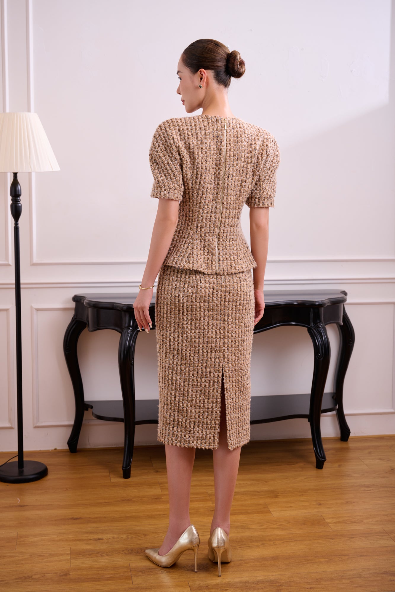 Tweed Two-Piece Suit with Short Sleeves and Pencil Skirt