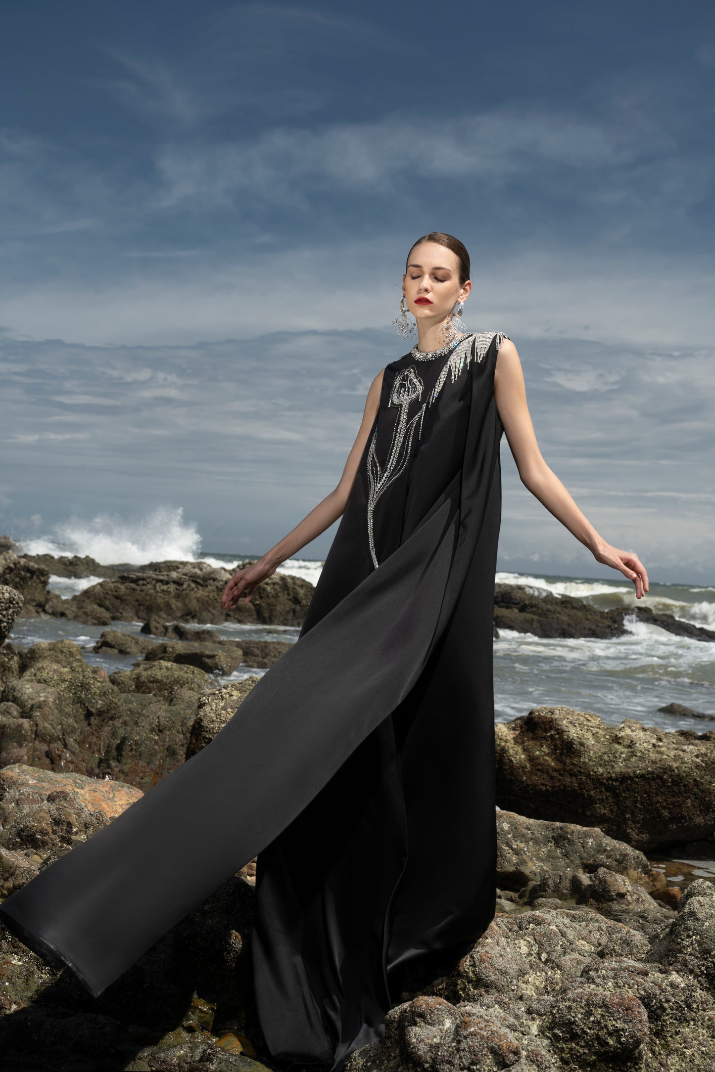 Black Sleeveless Gown with Silver Embroidery – Dramatic High-Fashion Cape Dress